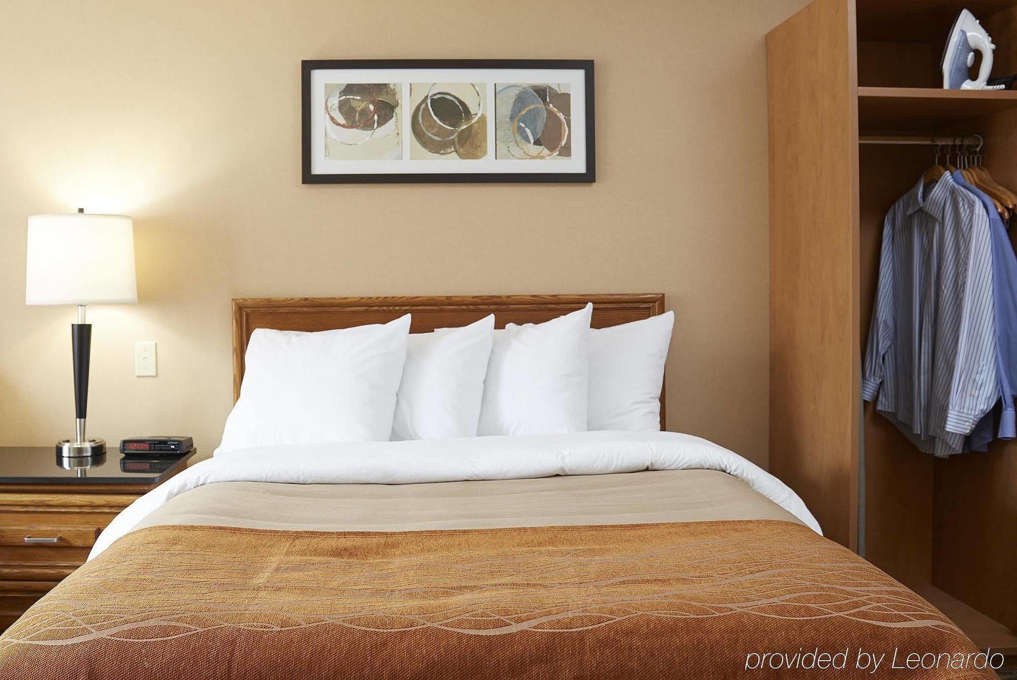 Comfort Inn Airport Winnipeg Exterior photo